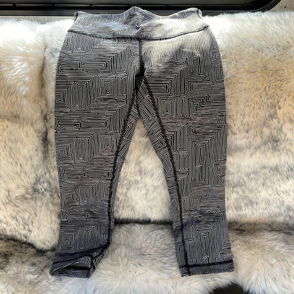 Lulu lemon midcalf length - Picture 3 of 3